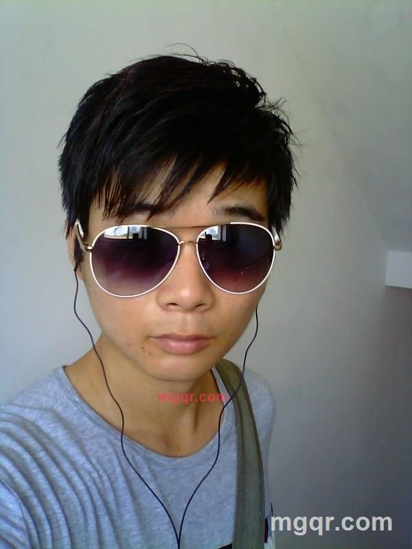 寂寞。男孩的第1张照片