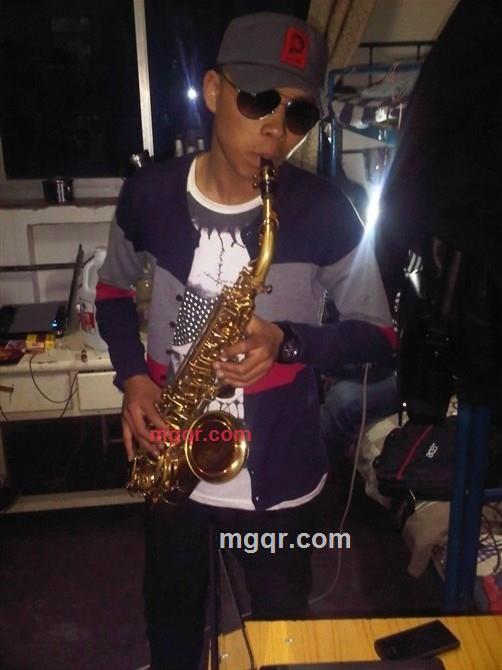 萨克斯小伙的第3张照片