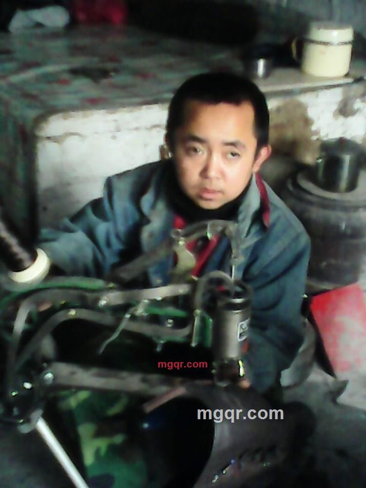 单身袖珍男人的第1张照片