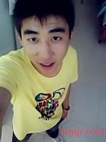 低头、浅笑的第1张照片