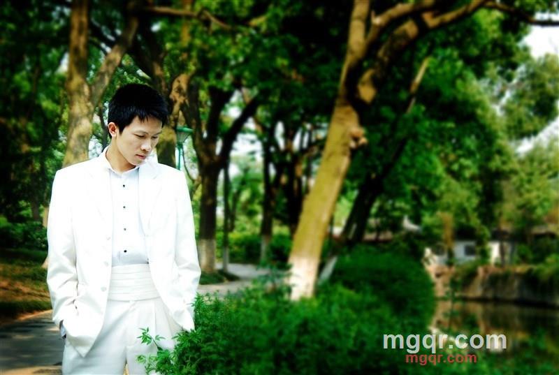 注视你的背影的第1张照片