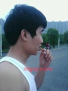 小流氓、的第1张照片