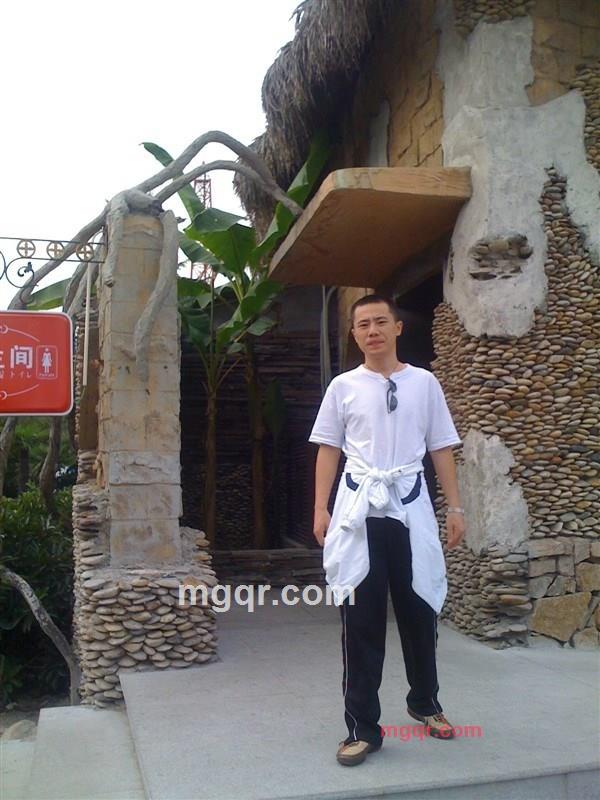 缺水的草的第1张照片