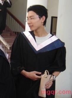 拉链下的运动的第1张照片