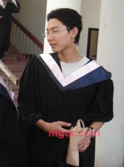 拉链下的运动的第2张照片