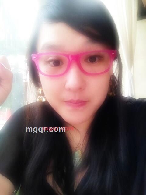 丰满性感女人的第3张照片