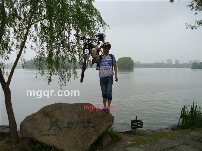 守候在你身边的第1张照片