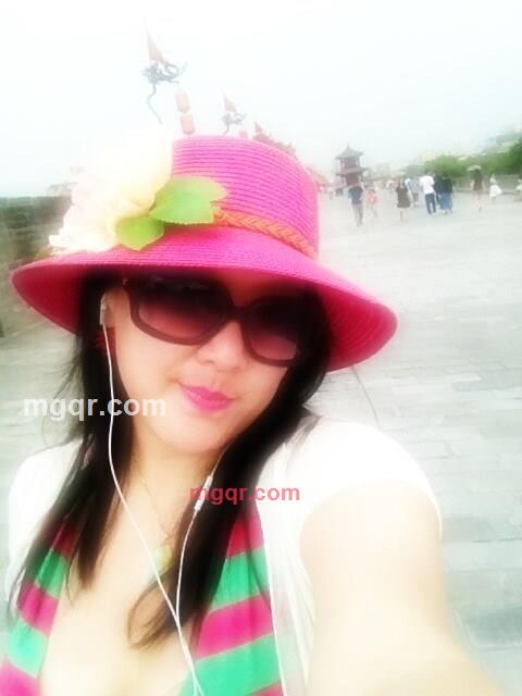 丰满性感女人的第6张照片