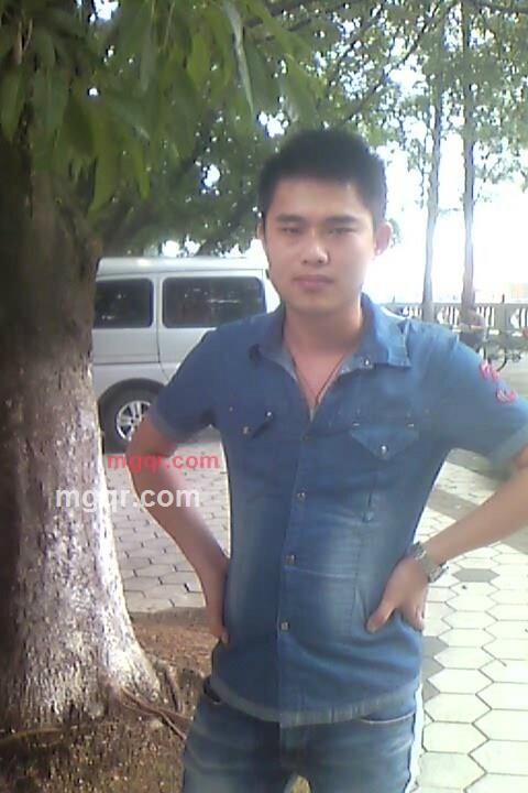 在水的一方的第3张照片