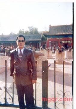 牵手细雨中的第2张照片