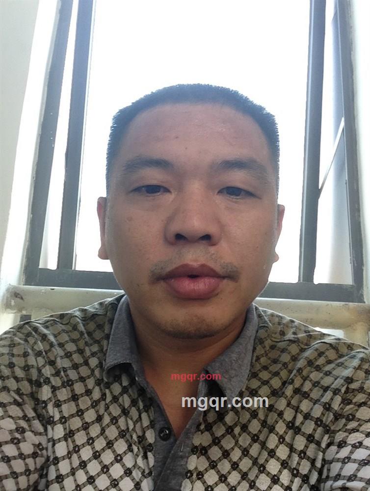 劳累的男人的第1张照片