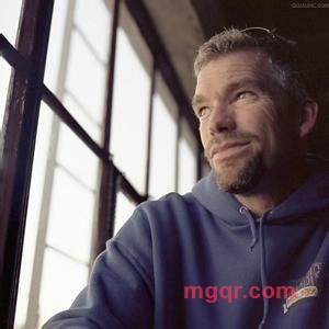 窗前人似花的第1张照片