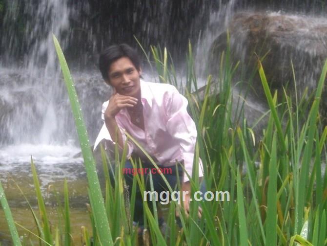 E夜诉真情的第3张照片