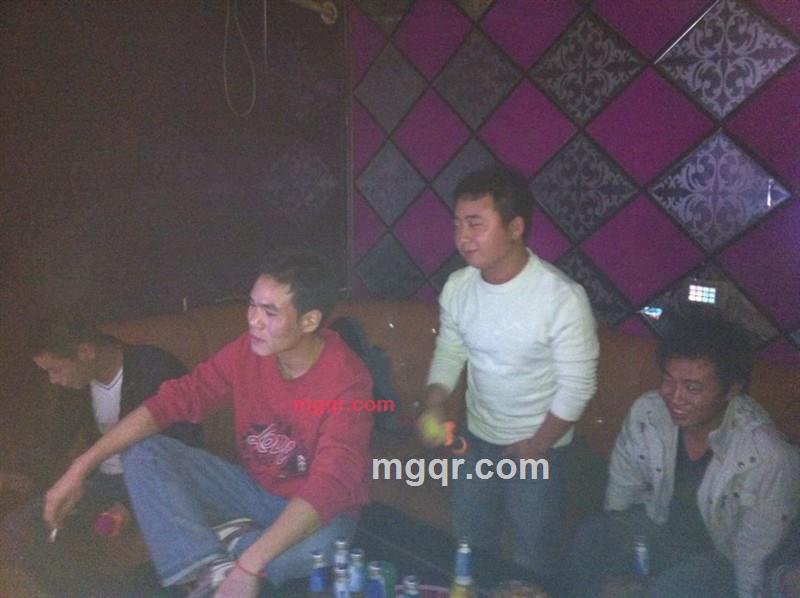 白天不懂夜的黑的第15张照片