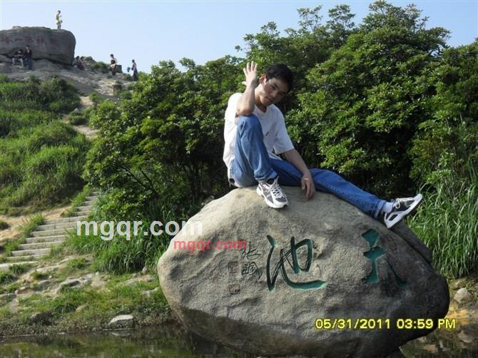 白天不懂夜的黑的第1张照片