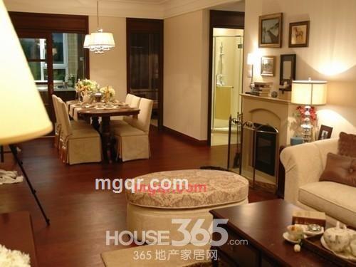 玫瑰月的第1张照片