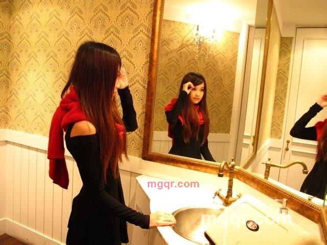 红酒红唇红指甲的第26张照片