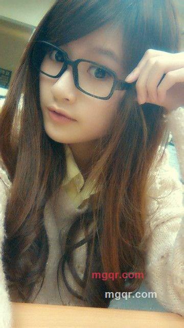 红酒红唇红指甲的第12张照片