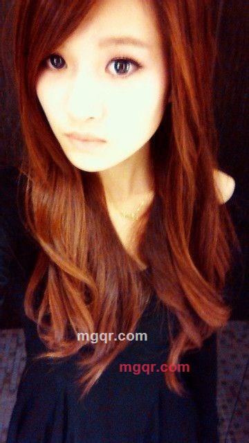 红酒红唇红指甲的第5张照片