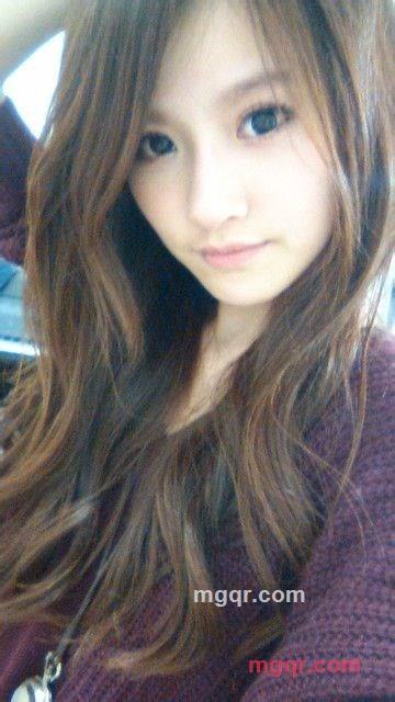 红酒红唇红指甲的第3张照片