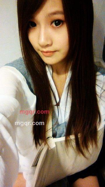 红酒红唇红指甲的第1张照片