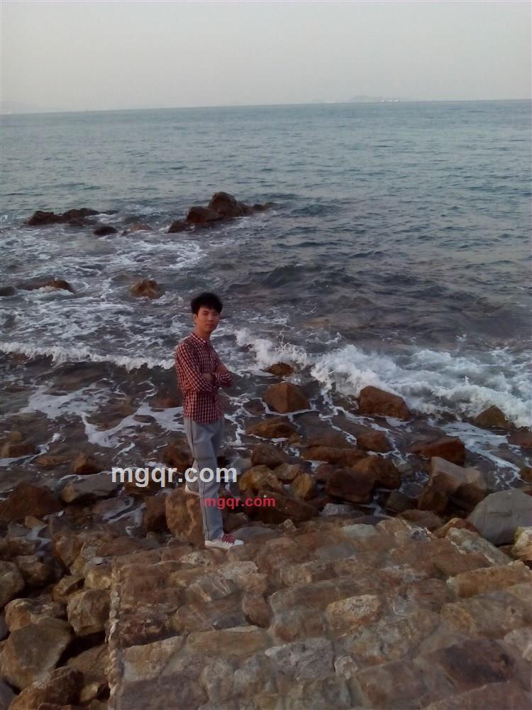 嘴角残存的坏笑的第1张照片