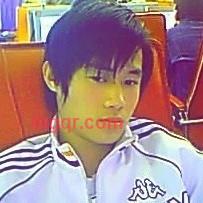 孤单的小孩的第1张照片