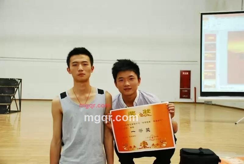 年纪轻轻的男人的第1张照片