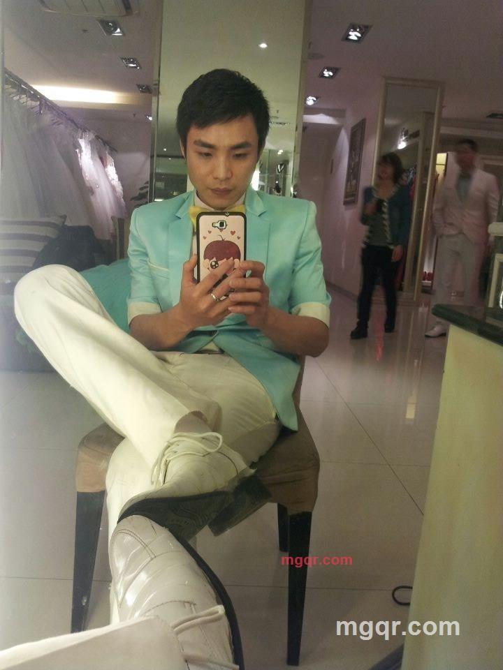 宅男在家等勾引的第3张照片