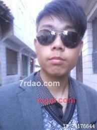 孤独的男孩..的第1张照片