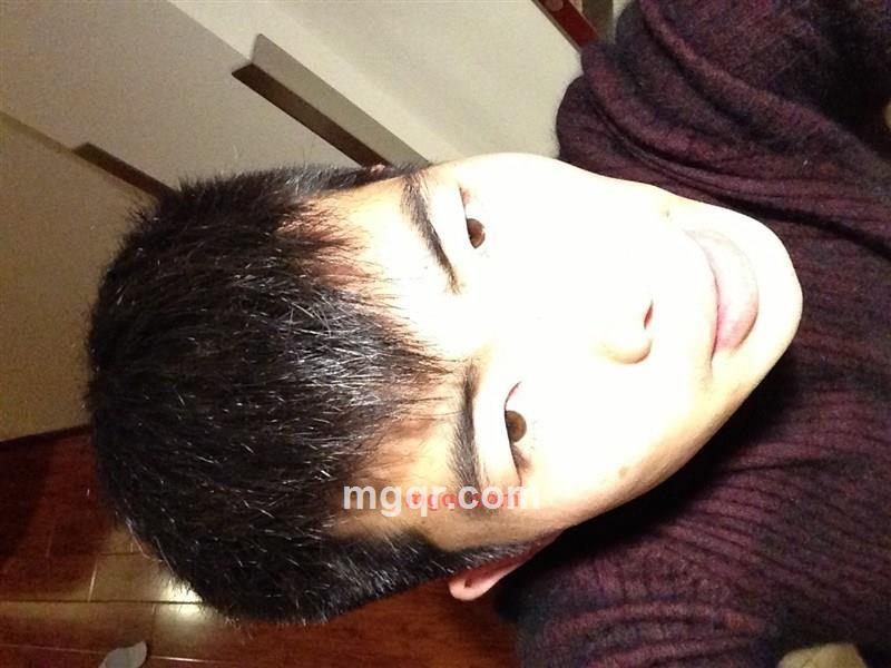 小男人的一腿的第2张照片