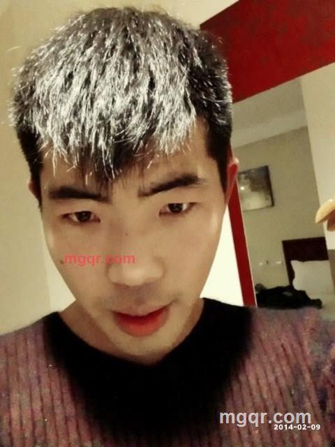 小男人的一腿的第1张照片