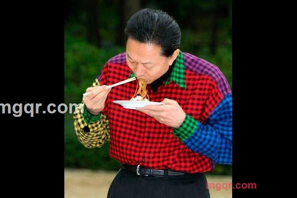 金色的小伙的第1张照片