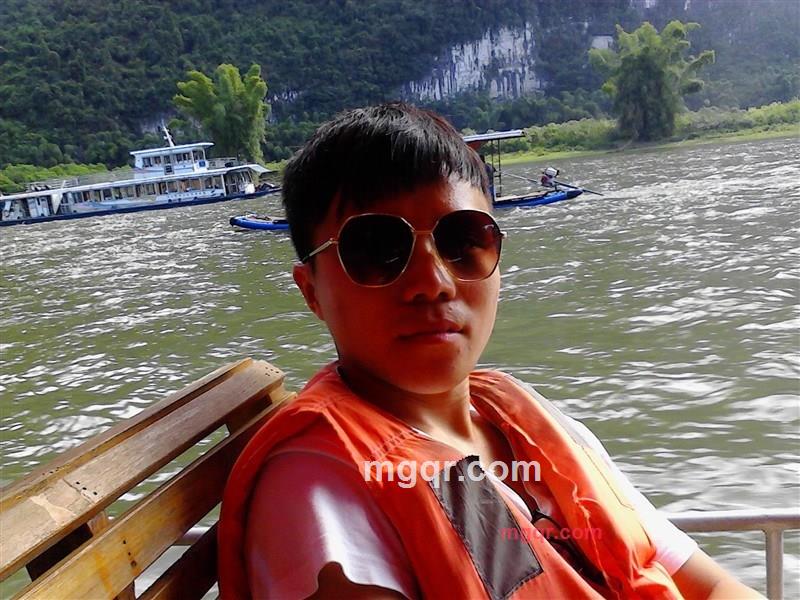 两只咕噜咕噜的小猪的第2张照片