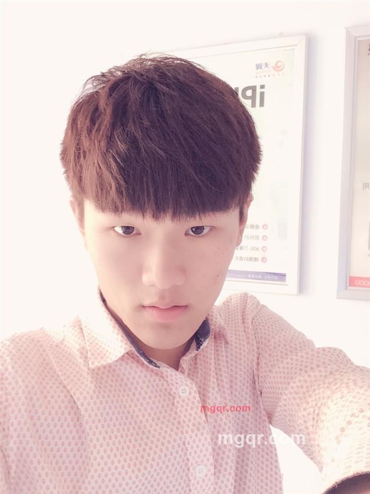 留点小胡须的第3张照片