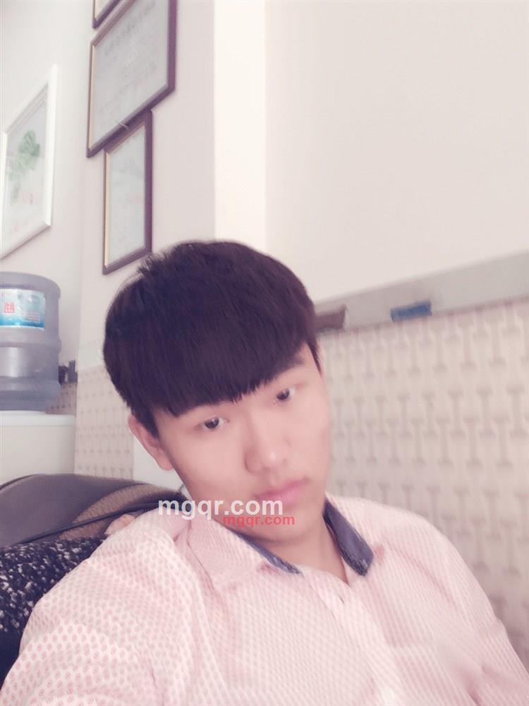 留点小胡须的第2张照片