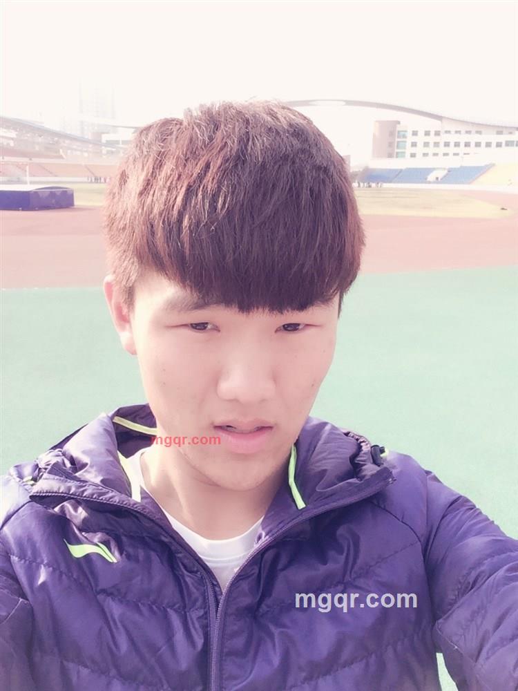 留点小胡须的第1张照片