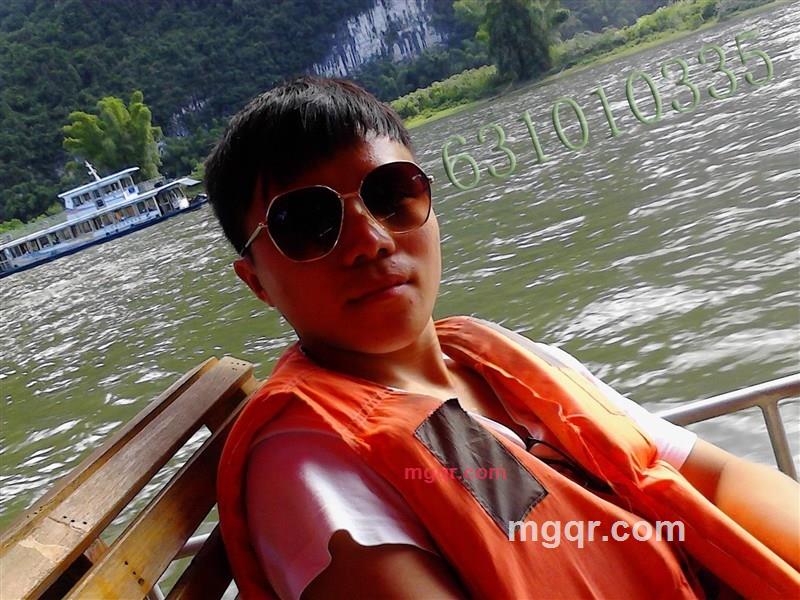 两只咕噜咕噜的小猪的第1张照片