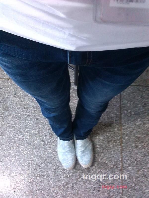 抬头闭眼的第3张照片