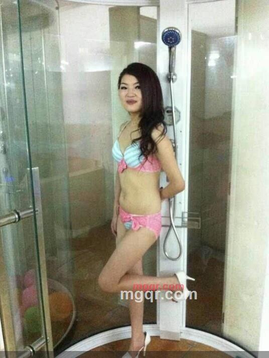 不太安全的女人的第15张照片