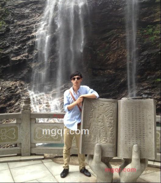 〃白天不懂夜的黑的第1张照片