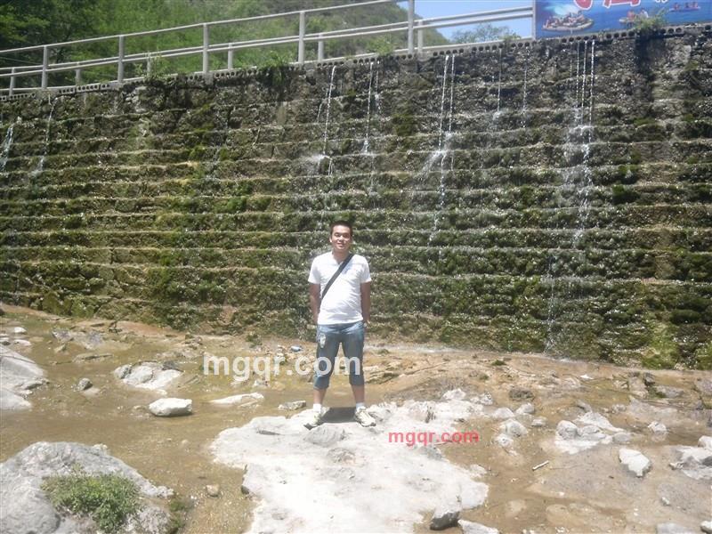 白衬衫上的的第1张照片