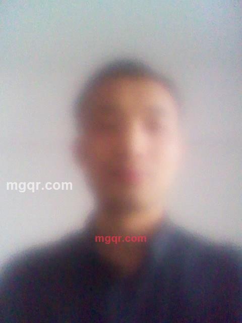 在雨中飘着的枫的第1张照片