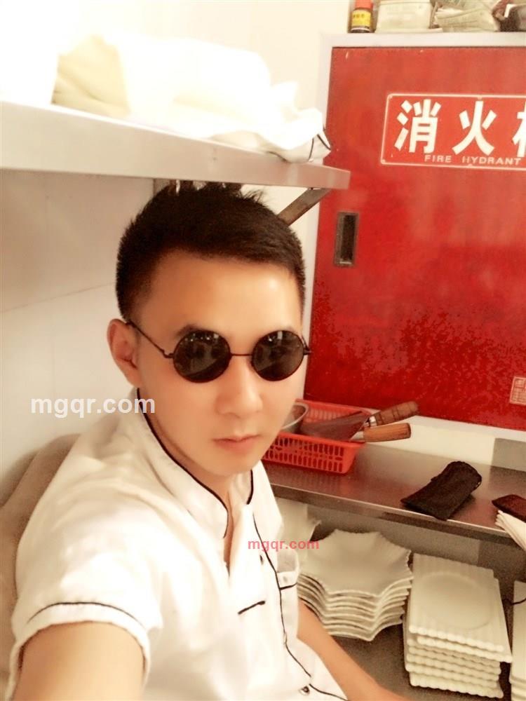 痛苦淋漓的第1张照片