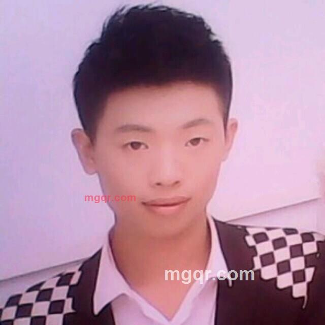 灯光下的欢乐的第1张照片