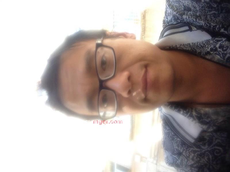 浇花男的第1张照片