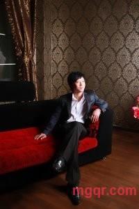 孤单的绅士的第2张照片