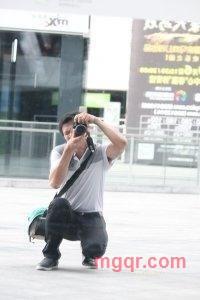 谁来陪的第1张照片