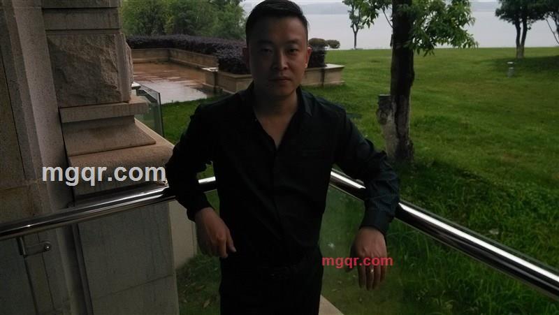 寂寞的人的第1张照片