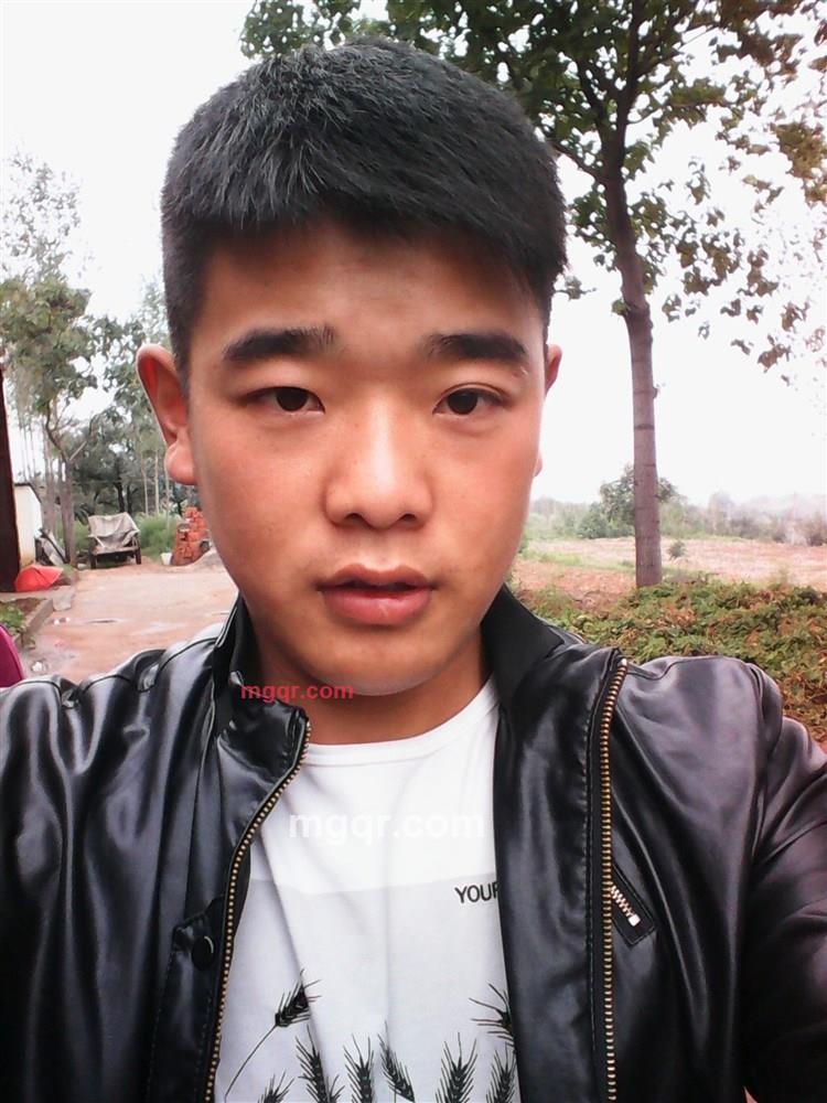 沙滩边上的吻的第1张照片